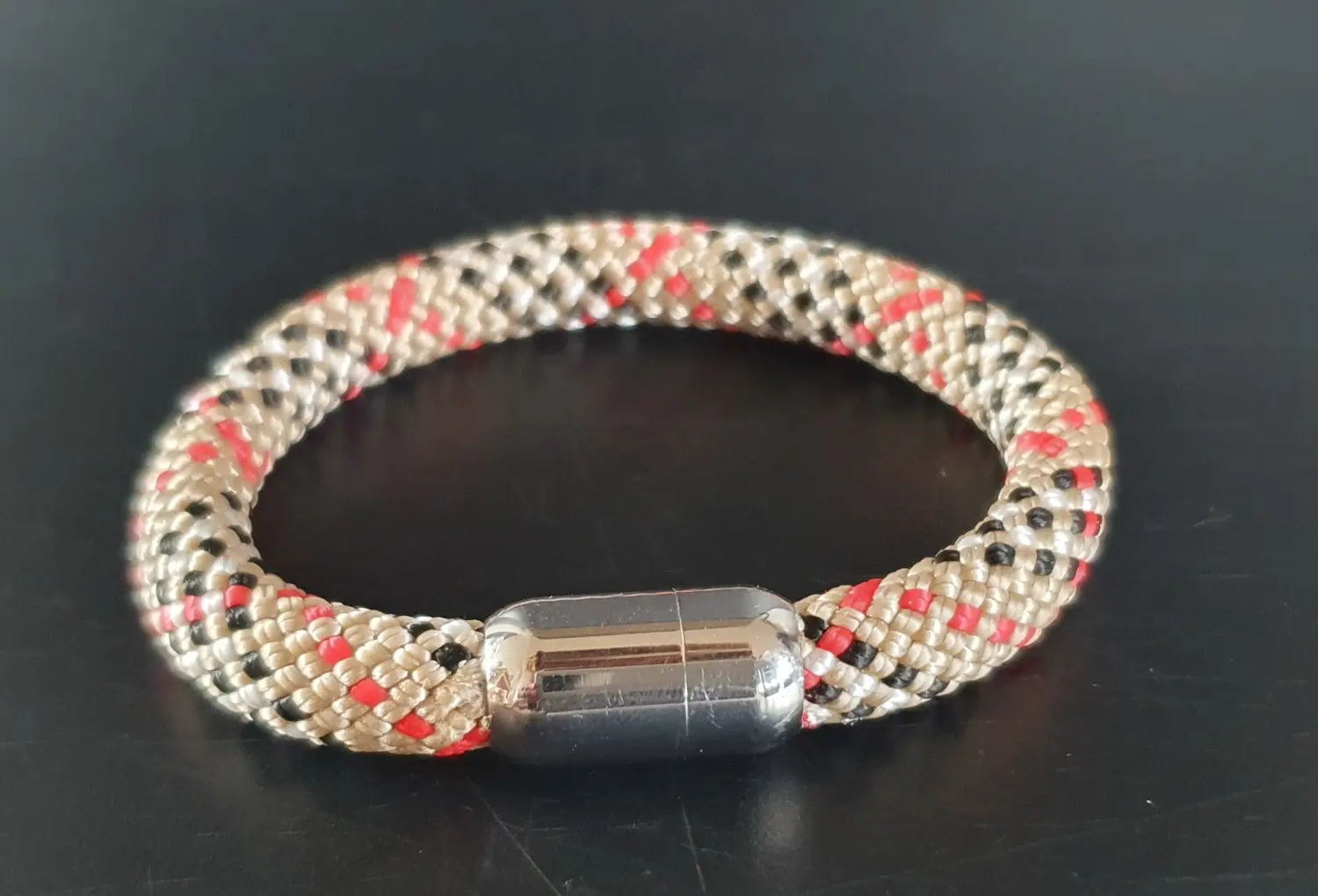 Armbänder Isabelaleinendesin